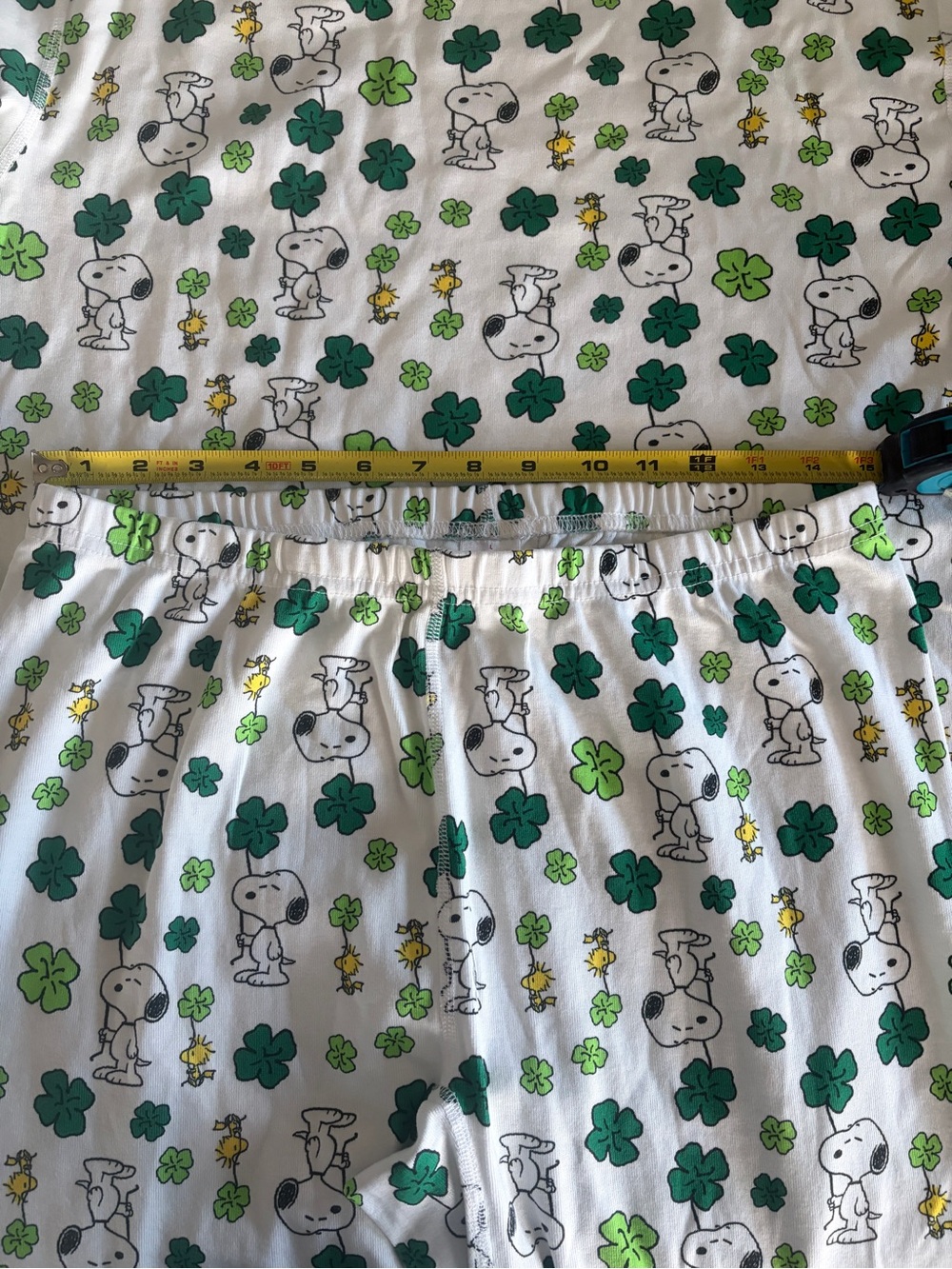 Hanna Andersson Peanuts White & Green Snoopy Four Leaf Clover Adult Pajama Set - Picture 9 of 9